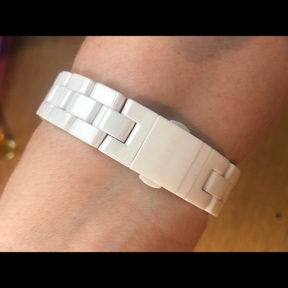 \Women’s Rado White Ceramic Watch. - Picture 3 of 6